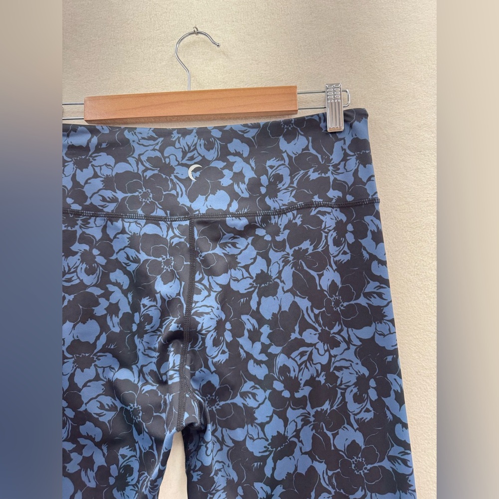 Zyia Active Women’s 12 Black Blue Tropical Floral Leggings NWOT - Picture 4 of 8